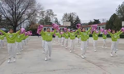 柳湖镇赵堡小学&#34;舞之韵″舞蹈社团可圈可点