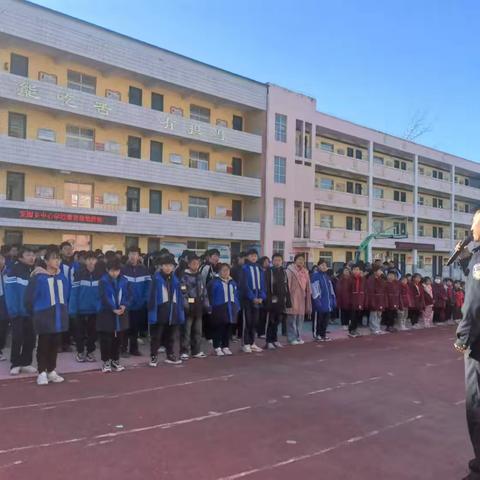 【豫筑平安】菜园派出所开展校园消防演练和法制教育讲座进校园活动