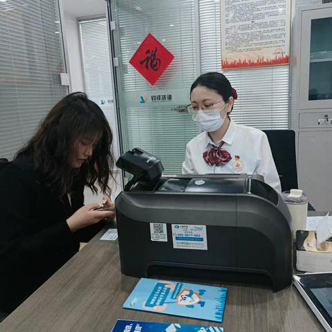 【皖美工行服务·“雷锋”在行动】工行合肥黄山路支行为代发工资单位上门办理社保卡