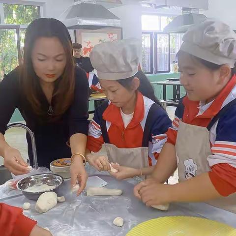 燕都小学五年五班愉快的＂面时光＂