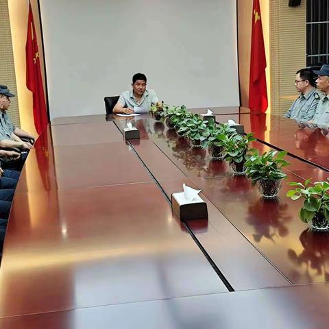 “五一”临近，建设路大队对建行曲江支行、高新建行保安员进行反恐防暴应急预案学习，防暴器材及灭火器使用培训，强调工作注意事项，对新调整人员进行演练，并就假期工作进行安排。<培训，强工作责任/<