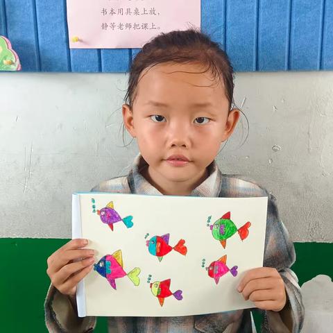 一年级的我们是快乐的小鱼 自由自在