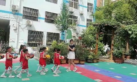 小大幼儿园大八班篮球操🏀表演