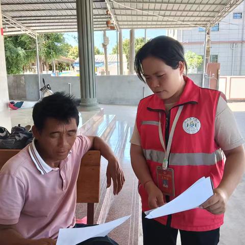 三家镇网格员入户开展防范非法集资宣传工作