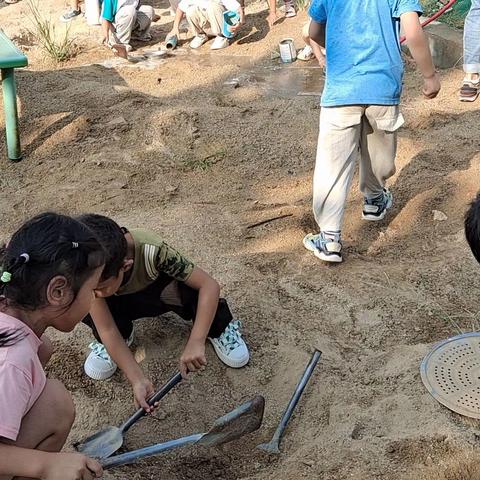 小心“陷阱”－琉璃寺镇中心幼儿园中二班沙水区观察记录