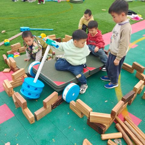 趣玩积木 ——琉璃寺镇中心幼儿园中二班户外积木区持续观察记录