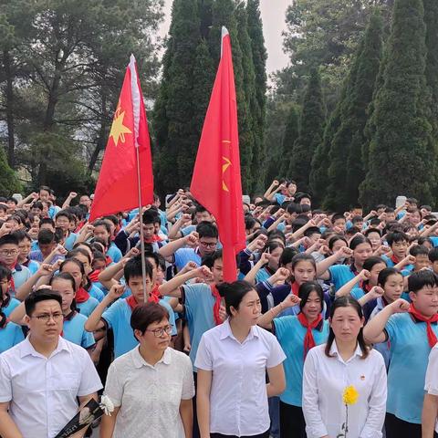 缅怀革命先烈，弘扬爱国精神——宏新小学清明祭扫烈士墓活动