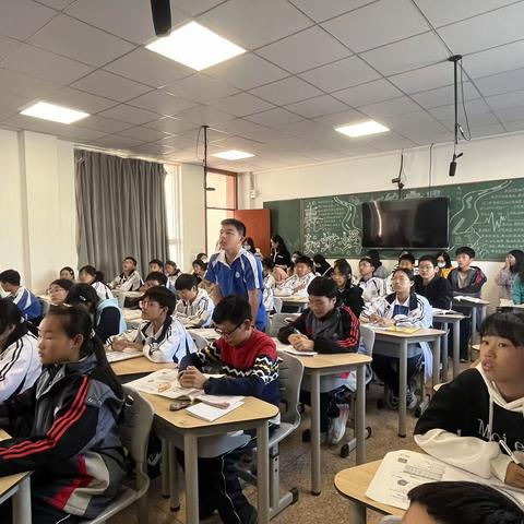 同课中碰撞，异构中精彩                                        —记英语组第二次互联网+活动