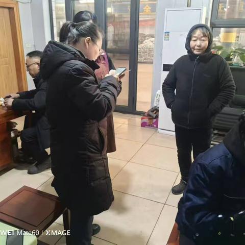 助力个人养老， 共享美好生活。 ——太谷农行营业部 ﻿冬季送暖在行动