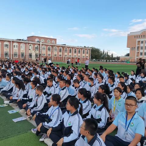 “唱响红色经典 ，歌咏青春年华”                          ——塔城市第六中学开展红歌比赛