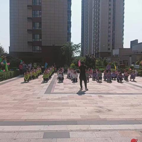 金太阳启慧幼儿园迎六一亲子运动会