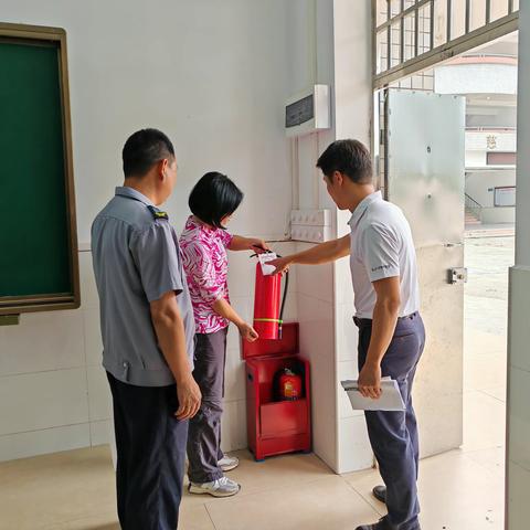 龙田镇旧梁小学开展“五一”假期前安全隐患排查工作