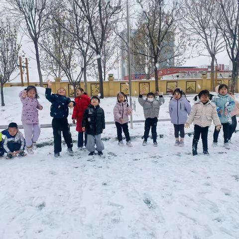 中央城明日之星幼儿园大二班——『“雪”遇童年～“幼”见快乐』