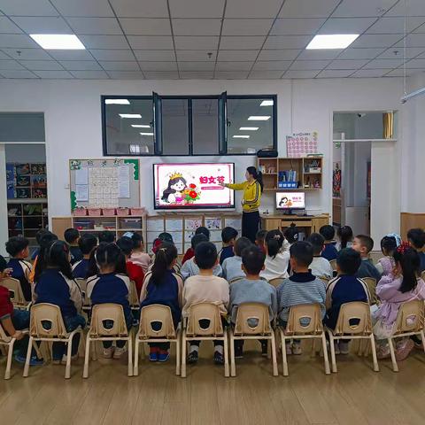 伊宁市九玺云邸幼儿园中三班“三八女神节”活动