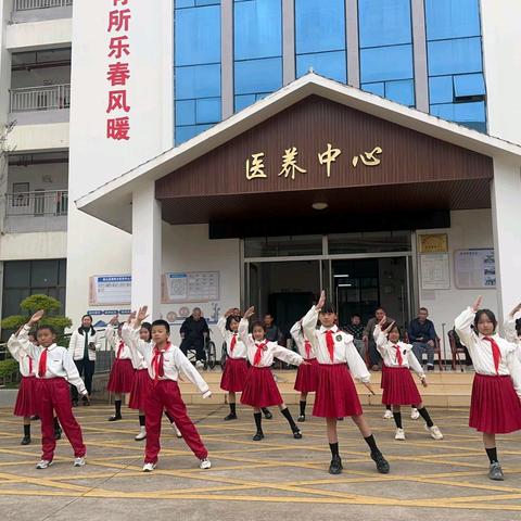 情暖重阳，感恩同行 ——维摩乡岔路口小学2025年重阳节活动