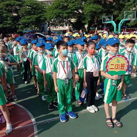 “快乐庆六一，摆摊做老板”嘉积镇第一小学跳蚤市场主题活动