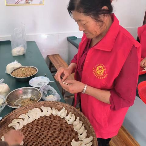 【鲇鱼山社区】中秋国庆双节同庆，饺子浓香温暖人心