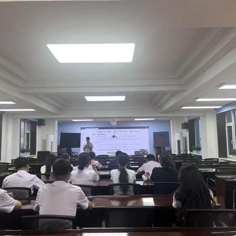 临江支行“夜校练兵”培训，组织青年学习党员应知应会知识