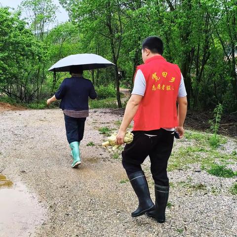 【宽田乡山下村新时代文明实践站】开展“雨中巡查显担当 贴心守护护民安”地质安全隐患排查活动