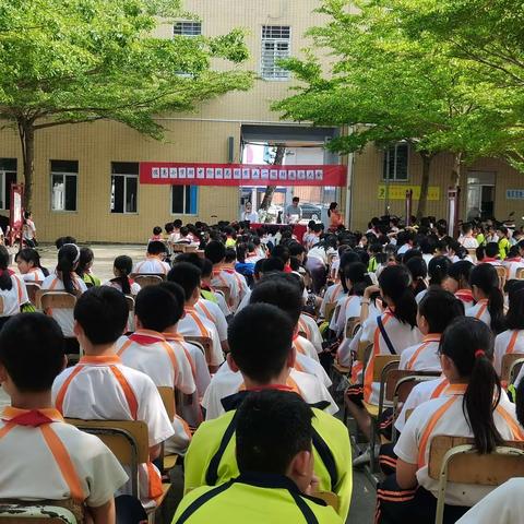 表彰树榜样，扬帆再起航——麻岗镇德高小学期中阶段总结暨五•一假期安全大会