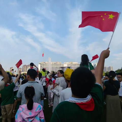 向国旗致敬：定格爱国瞬间