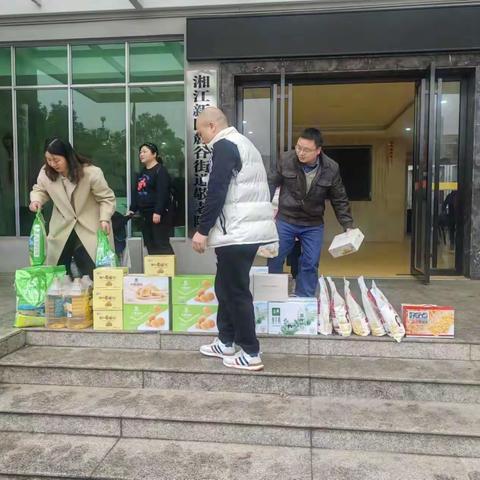 学雷锋，送温暖——湖南师大附中高新实验中学2219班志愿者开展“三月学雷锋，情系敬老院”活动