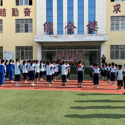 喜迎二十大，争做好队员——重坊镇铺里小学少先队入队仪式