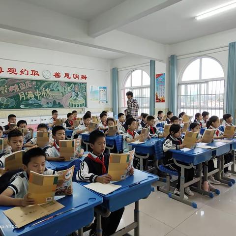 书声琅琅，书香沁心。