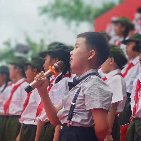 歌唱祖国 歌唱党 歌唱我们幸福的生活 鸣凤中心小学举办文艺汇演和新队员入队仪式喜迎六一
