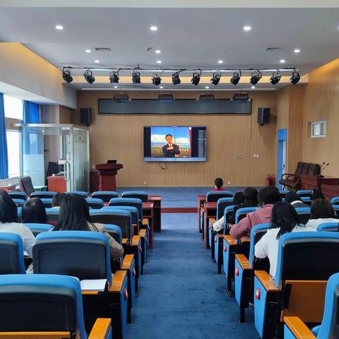 让花成花 让树成树——记迁安七小班主任成长共建训练营活动