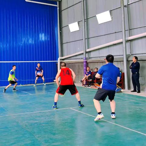 以赛聚力迎五一 羽球飞扬燃激情 ﻿——溆浦县教师发展中心工会迎“五一”羽毛球比赛