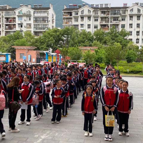 旅行开眼界，研学促成长！———记兴山外小505班研学旅行活动