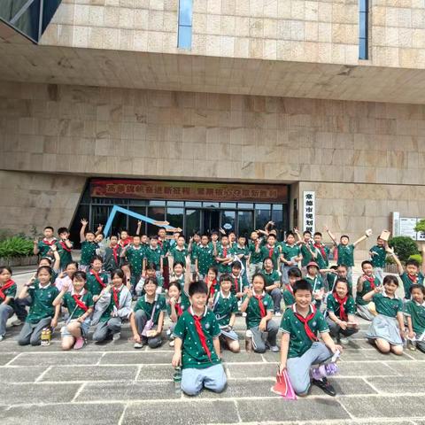 【移动课堂·筑梦未来】育英小学320班：探秘常德规划馆，聆听城市故事。