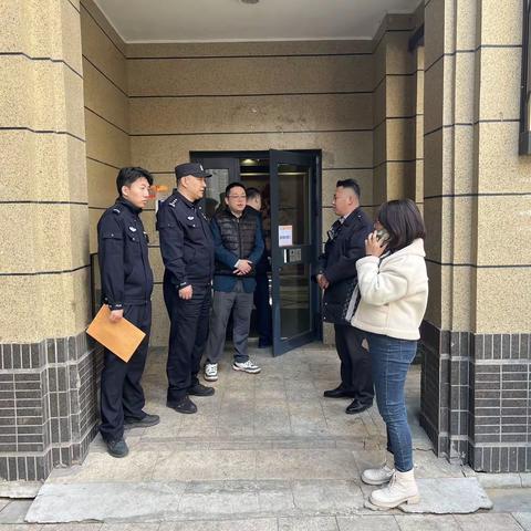 楼道清洁新风尚 共创文明新社区 ——中海和平门社区安全隐患检查