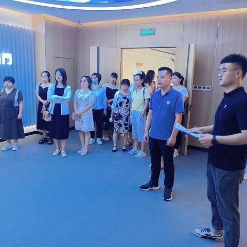 唐王街道组织中小学教师及网格员到区反邪教警示教育培训中心参观学习