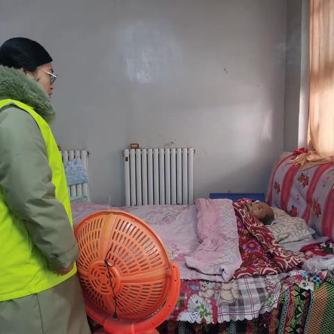 唐王街道于家村网格员入户走访长期卧床老人