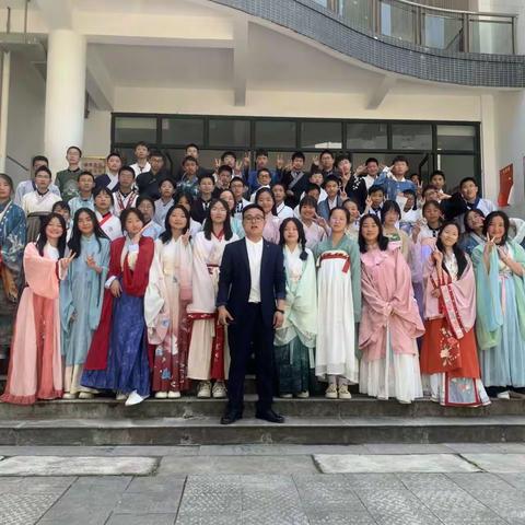 “自强不息，奋斗不止”重师城口附属实验中学田径运动会11班