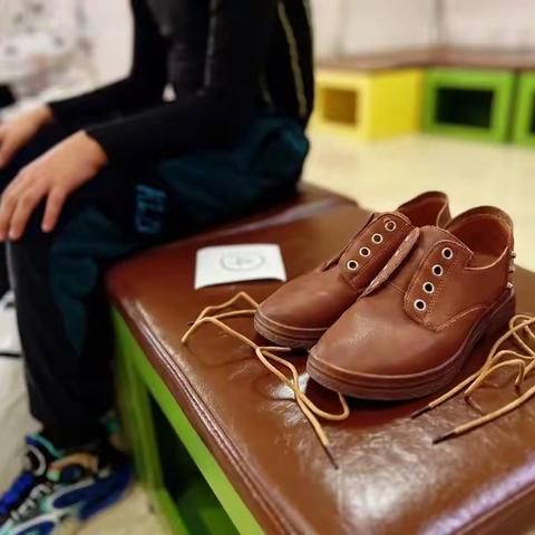 巧手翻飞系鞋带 劳动教育促成长 ——滨海县永宁路实验学校富康路校区三年级“穿系鞋带”比赛