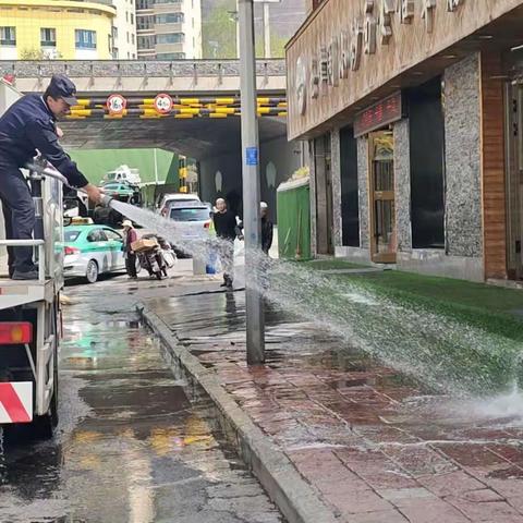 林家崖办事处城管执法中队开展“洁净夏都，全城大清洗”活动