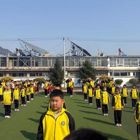 你好——少先队！ ﻿东官营镇中心小学新队员入队仪式