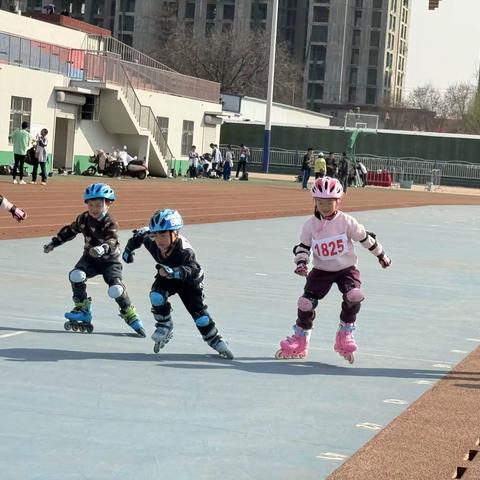 心随”轮”动  “滑”样童年 — 大西张幼儿园轮滑小学员参加区运会