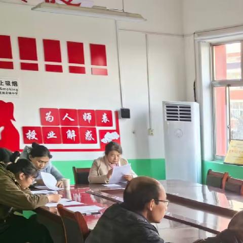 【强镇筑基】凝心聚力 砥砺前行
 ——斑鸠店镇中学举行九年级期中考试分析会