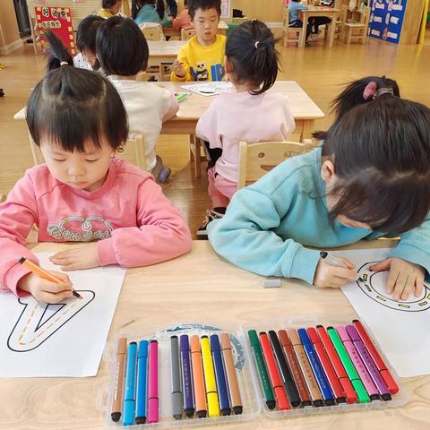 《数字马路》——崂山区第三实验幼儿园创意美术活动