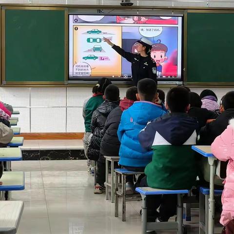 西夏区平吉堡小学联合宁夏高速交警大队开展交通安全进校园活动