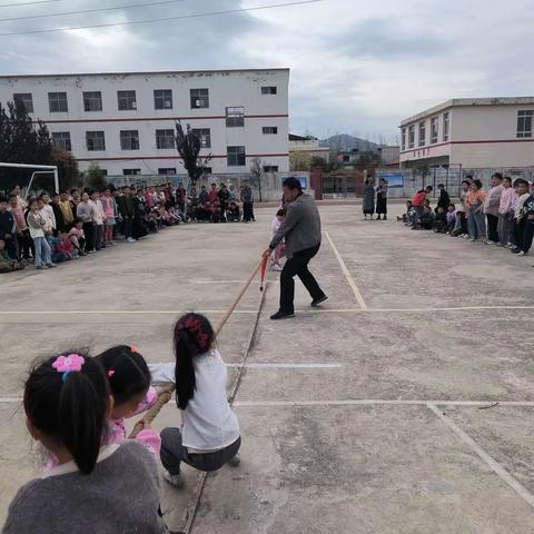 凝聚力量，迎接未来——板仓小学拔河比赛