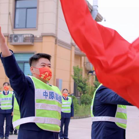 航空港区站组织迎国庆 升国旗主题活动