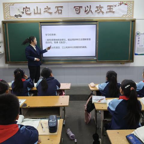 家校携手，共促和谐——三门峡市第四小学家长开放日公开课活动