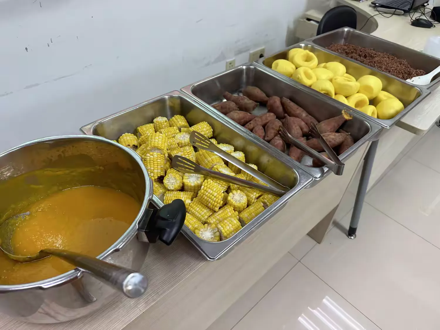 "特色红军餐,忆苦思甜饭"白坭坑社区特色红军餐品尝活动