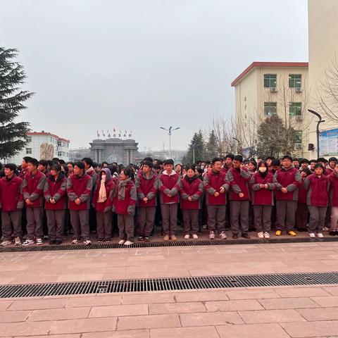 乘风破浪战百日 扶摇直上笑蟾宫——洛南中学2024学年度第一次升旗活动暨2024年高三决胜高考百日冲刺誓师大会