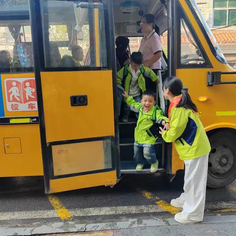 桐木镇甜甜幼儿园小三班十月份成长记录📝篇